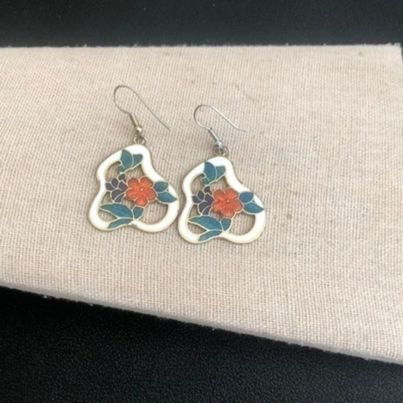 Vintage Jewelry - Vintage Flower Design Hook Earrings